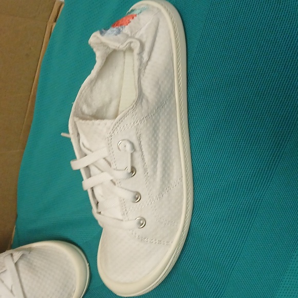 Time and Tru White Casual Lace-Up Sneakers Size 8 With Memory Foam Insoles. - Picture 4 of 8